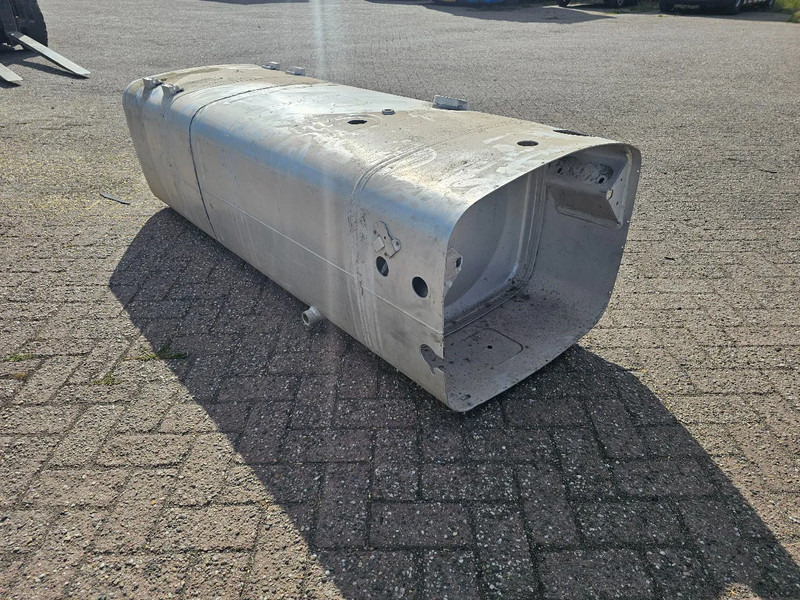 MAN Brandstoftank 595 Liter - L197 B70 H58 - Onderdeel nr. 81.122015733 - Réservoir de carburant pour Camion: photos 5 MAN Brandstoftank 595 Liter - L197 B70 H58 - Onderdeel nr. 81.122015733 - Réservoir de carburant pour Camion: photos 5