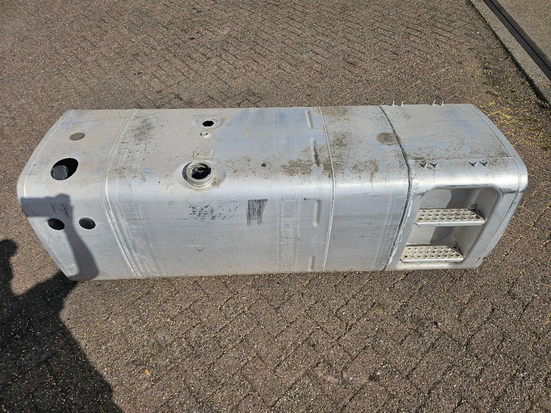 MAN Brandstoftank 760 Liter - L210 B70 H70 - Onderdeel nr. 81.12201-6503 - Réservoir de carburant pour Camion: photos 1 MAN Brandstoftank 760 Liter - L210 B70 H70 - Onderdeel nr. 81.12201-6503 - Réservoir de carburant pour Camion: photos 1