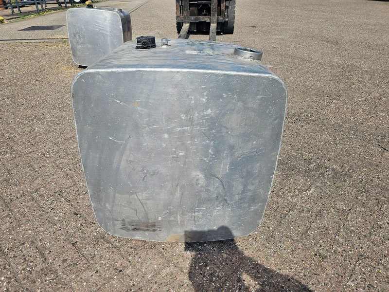 MAN Mercedes Actros - A6624703501 - Dieseltank 290 Liter - Réservoir de carburant pour Camion: photos 4 MAN Mercedes Actros - A6624703501 - Dieseltank 290 Liter - Réservoir de carburant pour Camion: photos 4