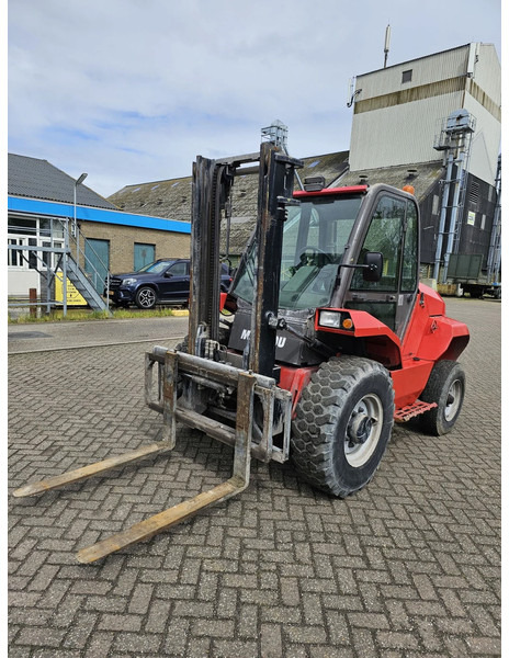 Manitou M 30-2 4ST3B - Chariot tout terrain: photos 2 Manitou M 30-2 4ST3B - Chariot tout terrain: photos 2