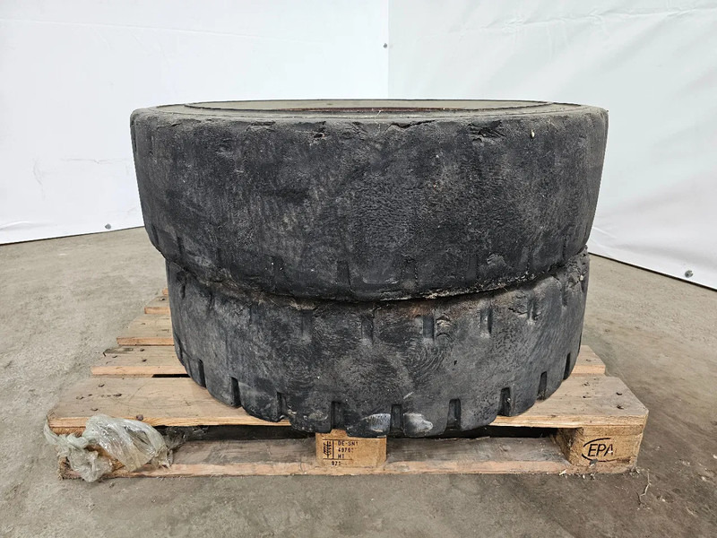 Michelin FULL RUBBER - 315/80R22.5 - Pneu pour Camion: photos 2 Michelin FULL RUBBER - 315/80R22.5 - Pneu pour Camion: photos 2