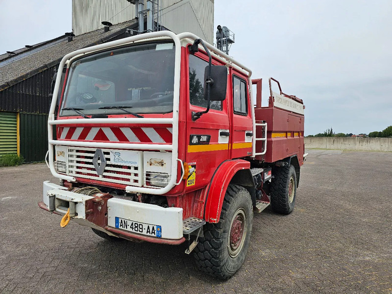 Renault M210 4x4 - Arbois 3500L - Camion de pompier: photos 1 Renault M210 4x4 - Arbois 3500L - Camion de pompier: photos 1