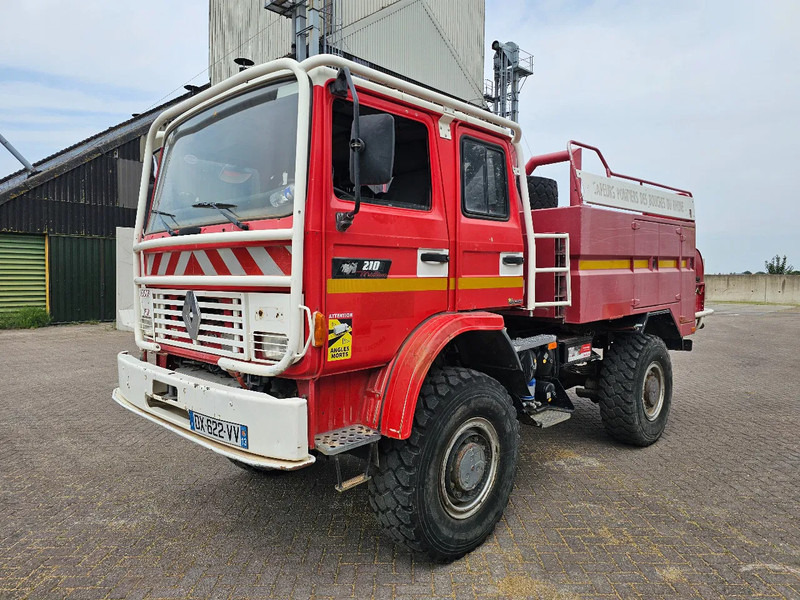 Renault M210 Arbois 3500L - Camion de pompier: photos 1 Renault M210 Arbois 3500L - Camion de pompier: photos 1