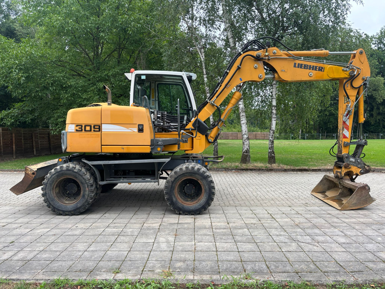 LIEBHERR A 309 Litronic - Pelle sur pneus: photos 2 LIEBHERR A 309 Litronic - Pelle sur pneus: photos 2