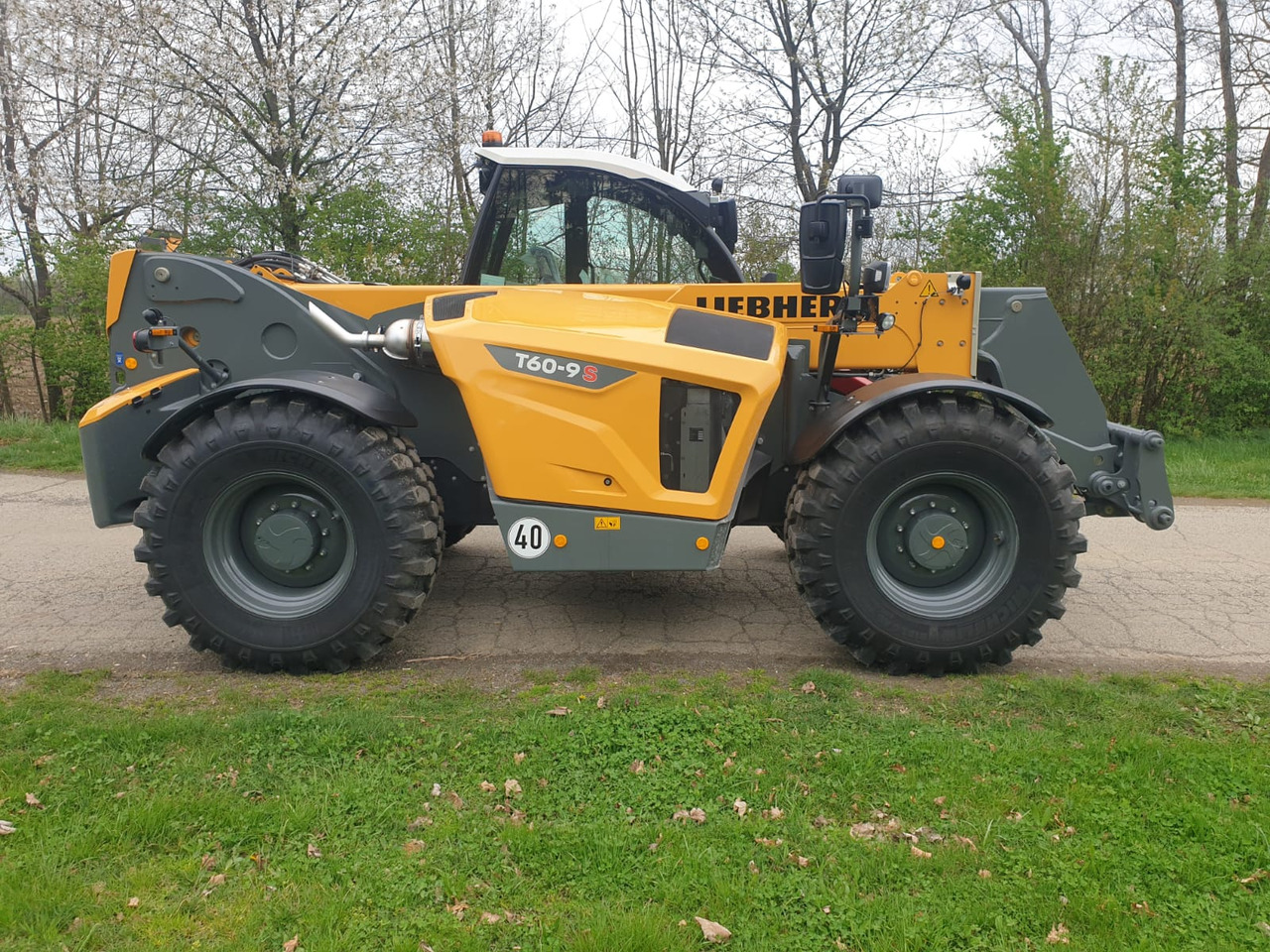 LIEBHERR T 60-9s - Chariot télescopique: photos 2 LIEBHERR T 60-9s - Chariot télescopique: photos 2