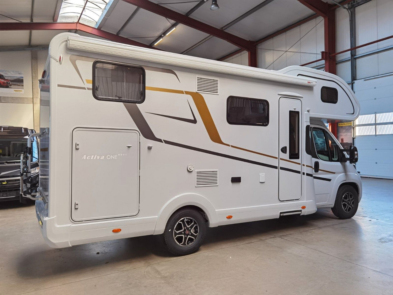 Eura Mobil ACTIVA ONE 690 HB / 180PS-9G AUTOMATIK -40H MAXI - Camping-car capucine: photos 4 Eura Mobil ACTIVA ONE 690 HB / 180PS-9G AUTOMATIK -40H MAXI - Camping-car capucine: photos 4