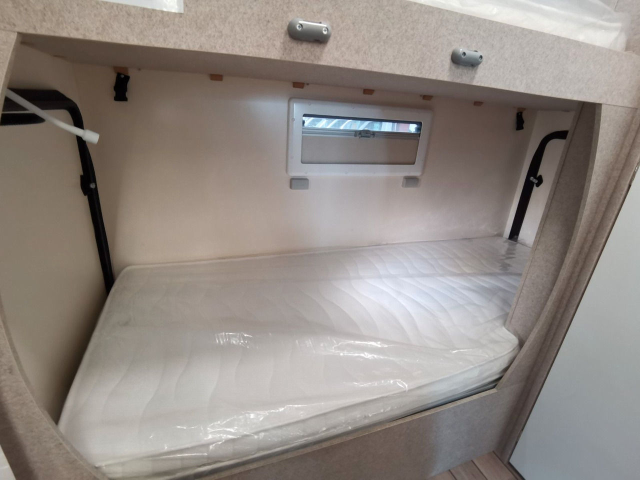 Camping-car capucine Forster A 699 VB / 140PS / ETAGENBETTEN: photos 24 Camping-car capucine Forster A 699 VB / 140PS / ETAGENBETTEN: photos 24