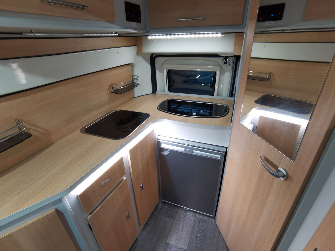 Fourgon aménagé Karmann DEXTER 550 / 140PS / CONCEPT - PAKET & HUBBETT: photos 11