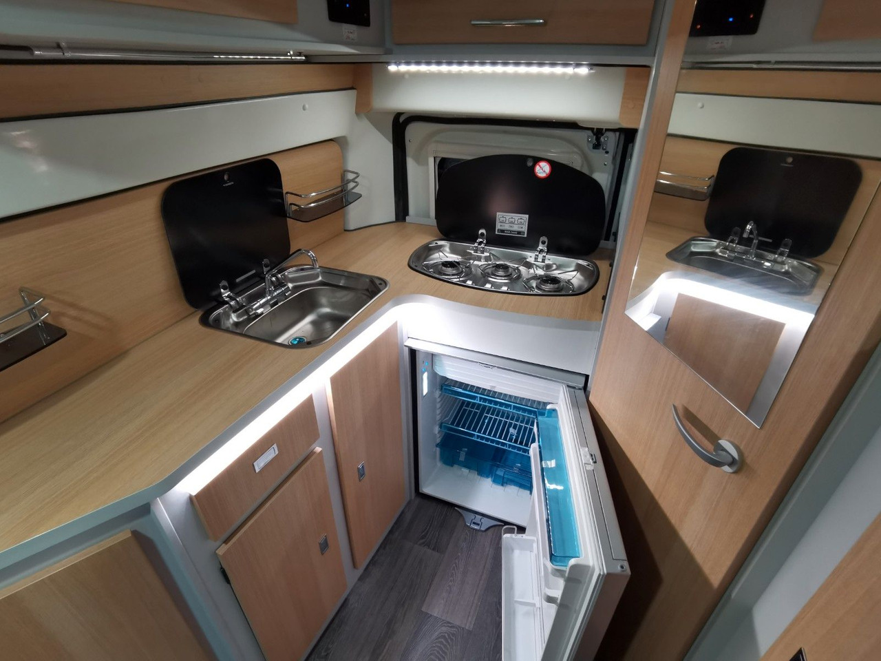 Fourgon aménagé Karmann DEXTER 550 / 140PS / CONCEPT - PAKET & HUBBETT: photos 13