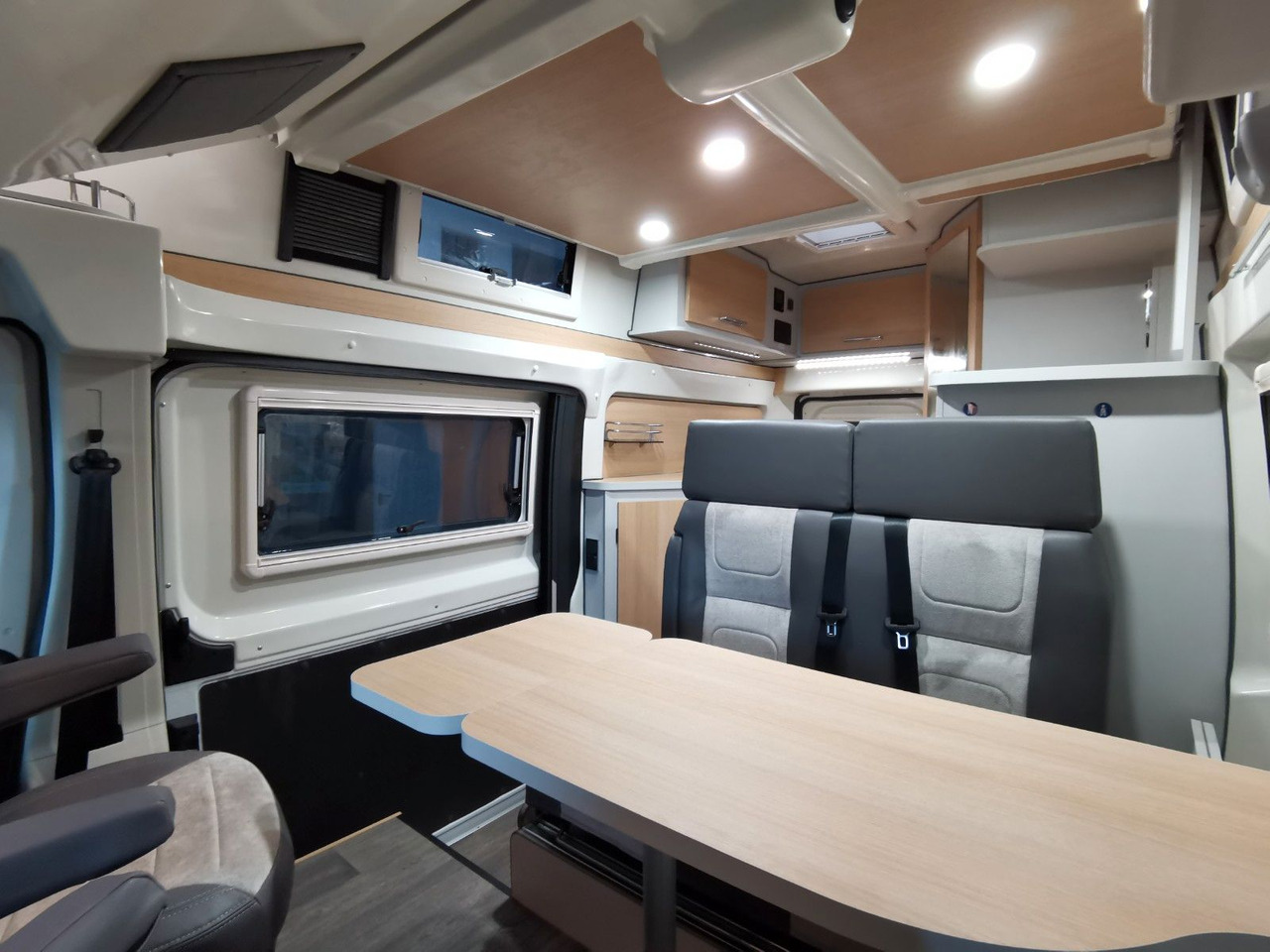 Fourgon aménagé Karmann DEXTER 550 / 140PS / CONCEPT - PAKET & HUBBETT: photos 16