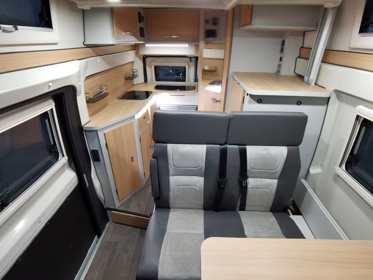 Fourgon aménagé Karmann DEXTER 550 / 140PS / CONCEPT - PAKET & HUBBETT: photos 17