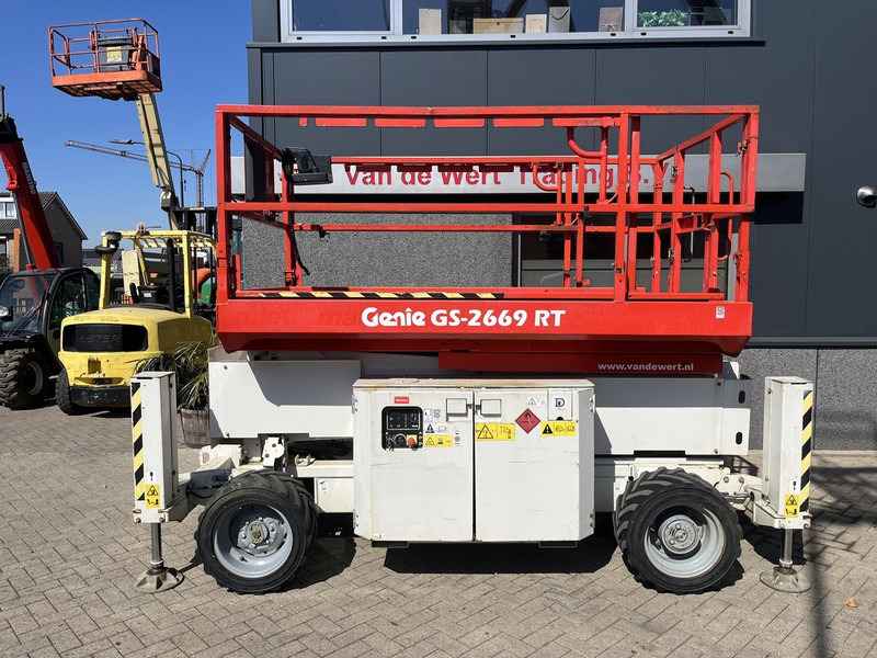 Genie GS 2669 RT Hoogwerker / Arbeitsbuhne - Nacelle ciseaux: photos 2 Genie GS 2669 RT Hoogwerker / Arbeitsbuhne - Nacelle ciseaux: photos 2