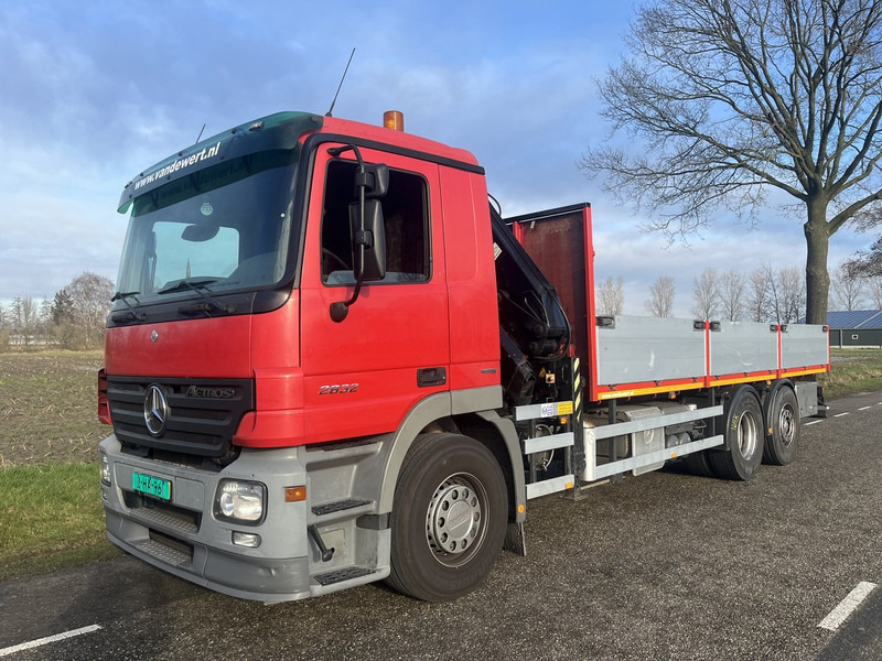 Mercedes-Benz ACTROS 2832 - Camion plateau, Camion grue: photos 4 Mercedes-Benz ACTROS 2832 - Camion plateau, Camion grue: photos 4