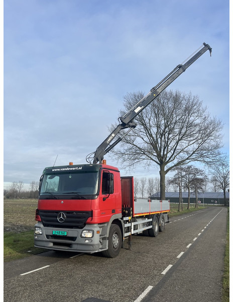 Mercedes-Benz ACTROS 2832 - Camion plateau, Camion grue: photos 1 Mercedes-Benz ACTROS 2832 - Camion plateau, Camion grue: photos 1