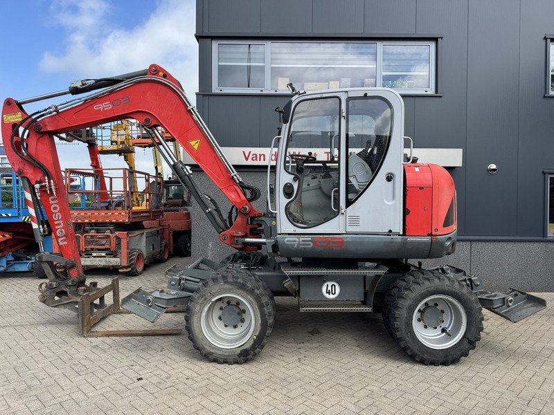 Neuson 9503 WD Mobiele Kraan 2009 Palletvork, Stenenklem, 2x Bak 8860hours Deutz Diesel - Grue mobile: photos 1 Neuson 9503 WD Mobiele Kraan 2009 Palletvork, Stenenklem, 2x Bak 8860hours Deutz Diesel - Grue mobile: photos 1