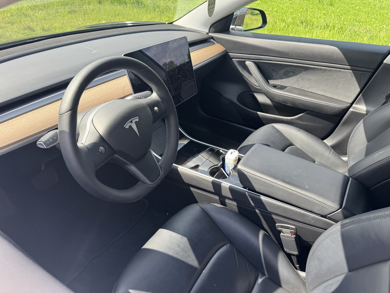Voiture Tesla Model 3: photos 11