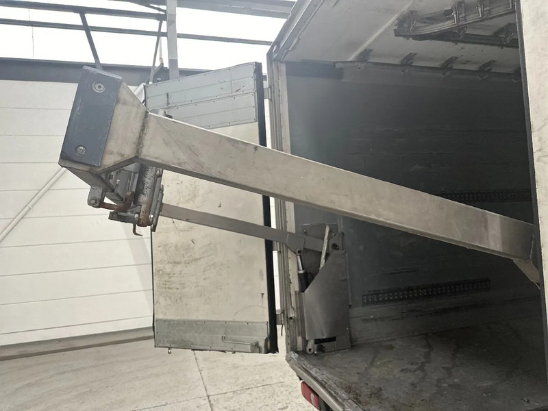 Camion frigorifique DAF LF 45 250 / VLEESHANGWERK/RAILS DE VIANDE/FLEISH BAHNEN: photos 11
