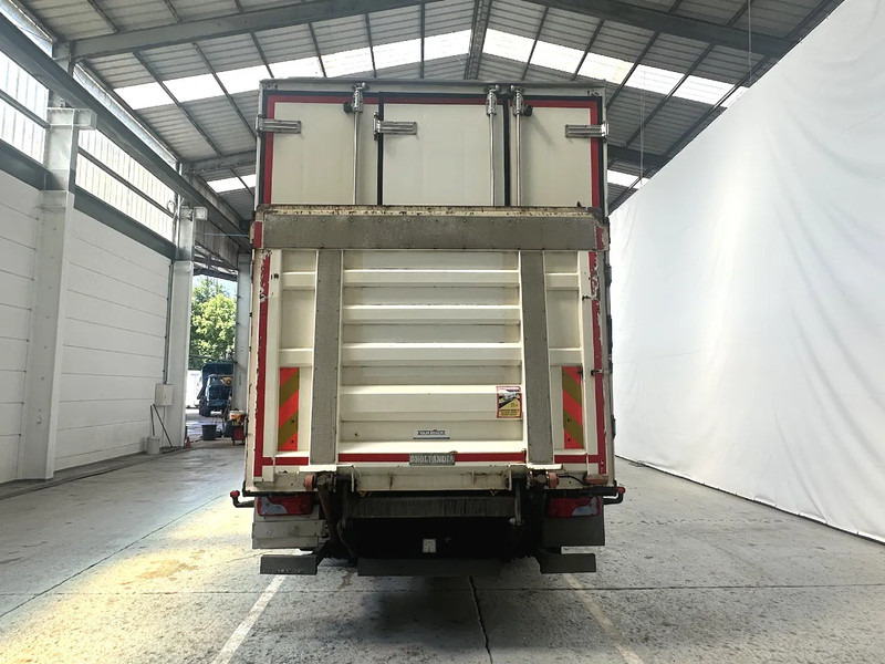MAN TGX 26.360 steerable lift axles / hefbare stuurasen / essieux relevables directionnels - Camion frigorifique: photos 4 MAN TGX 26.360 steerable lift axles / hefbare stuurasen / essieux relevables directionnels - Camion frigorifique: photos 4