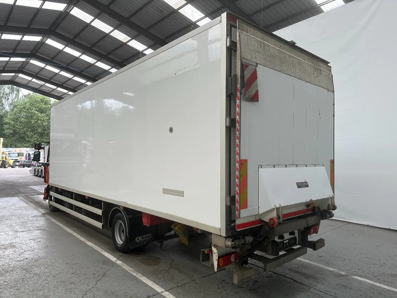 Renault D 12 220 / 264728 km - Camion frigorifique: photos 4 Renault D 12 220 / 264728 km - Camion frigorifique: photos 4