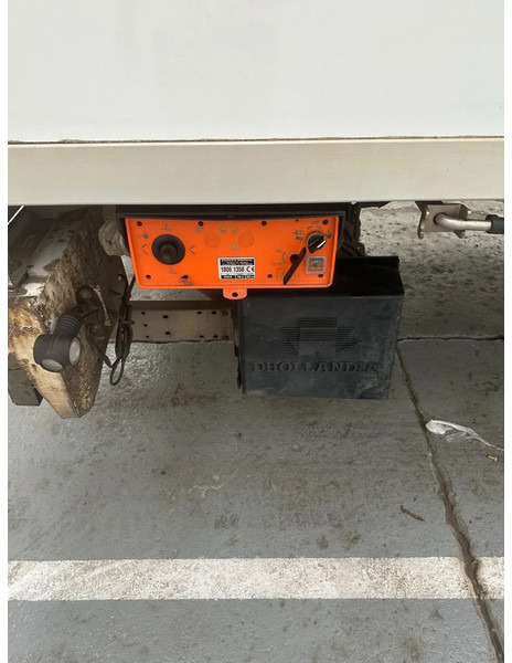 Camion frigorifique Renault D 12 220 / 264728 km: photos 6 Camion frigorifique Renault D 12 220 / 264728 km: photos 6