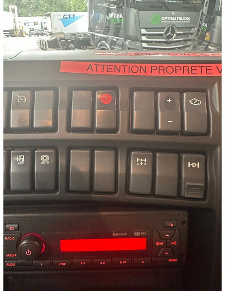 Camion frigorifique Renault D 12 220 / 264728 km: photos 12 Camion frigorifique Renault D 12 220 / 264728 km: photos 12