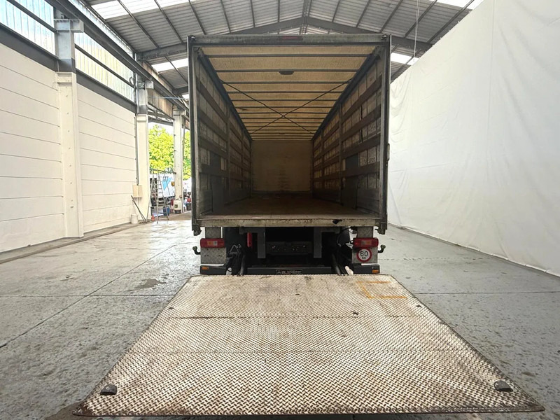 Volvo FM 330 / Essieu relevable et directionnel / Steerable lift axle / Lift as en stuuras - Camion à rideaux coulissants: photos 5 Volvo FM 330 / Essieu relevable et directionnel / Steerable lift axle / Lift as en stuuras - Camion à rideaux coulissants: photos 5