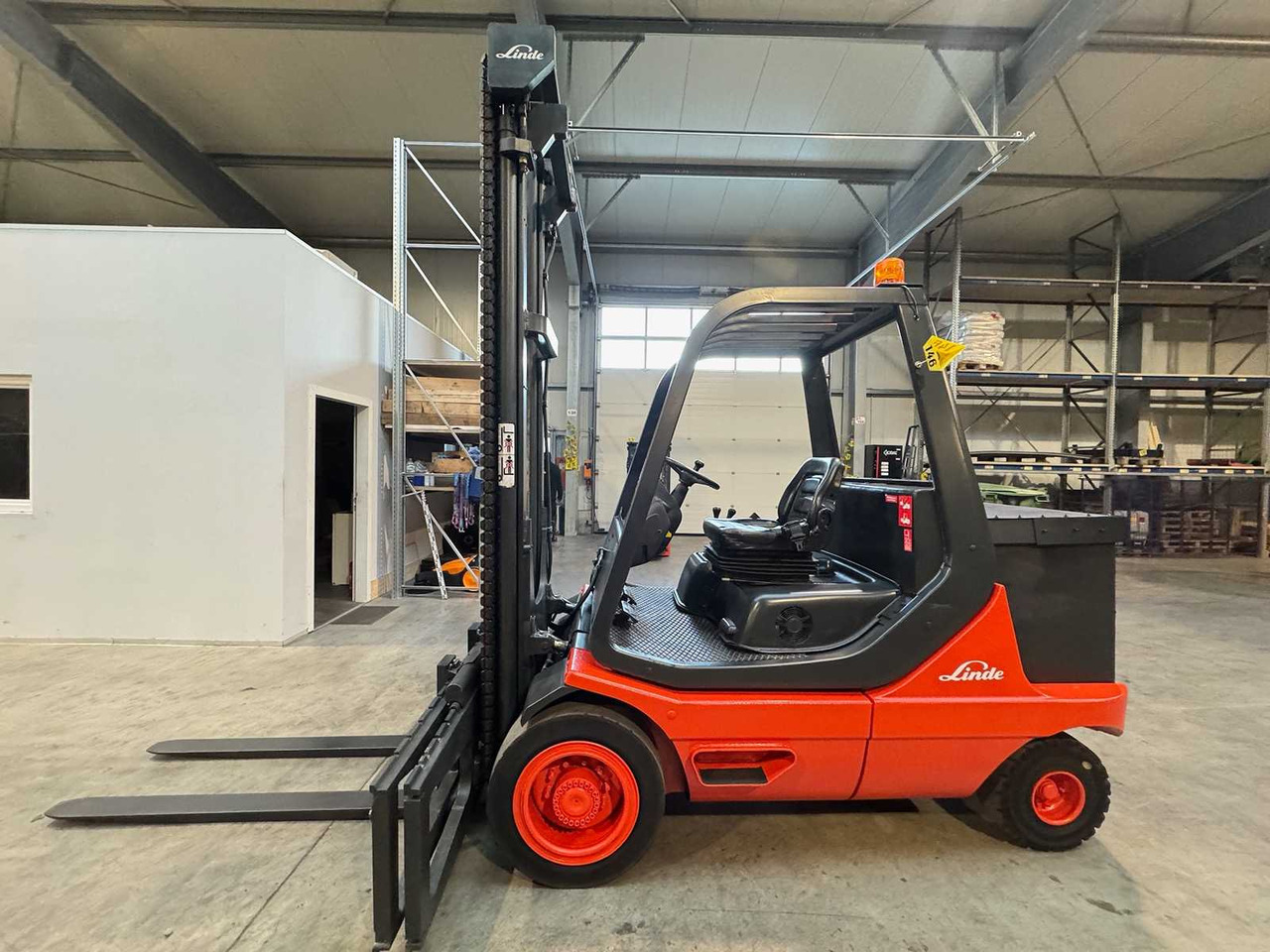 01/2017 LINDE E40 4.000KG DUPLEX 3RD VALVE 200CM SIDESHIFT ELECTRIC FORKLIFT - Chariot élévateur: photos 3 01/2017 LINDE E40 4.000KG DUPLEX 3RD VALVE 200CM SIDESHIFT ELECTRIC FORKLIFT - Chariot élévateur: photos 3