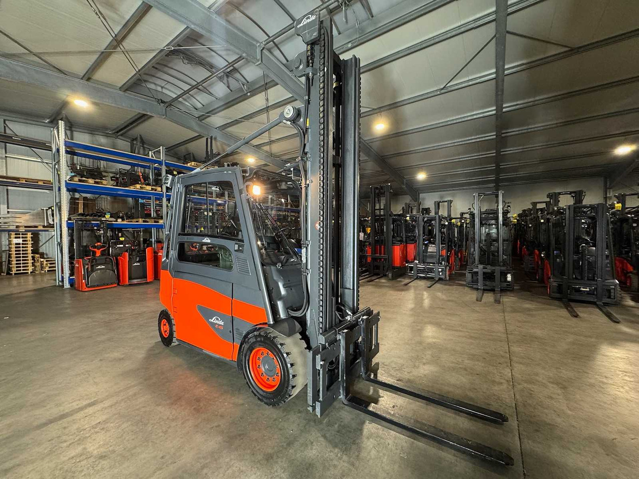 08/2017 SERVICE+UVV 10/2026 LINDE E45HL 4.500KG ELECTRIC FORKLIFT CAB HEATER E50 - Chariot élévateur: photos 4 08/2017 SERVICE+UVV 10/2026 LINDE E45HL 4.500KG ELECTRIC FORKLIFT CAB HEATER E50 - Chariot élévateur: photos 4