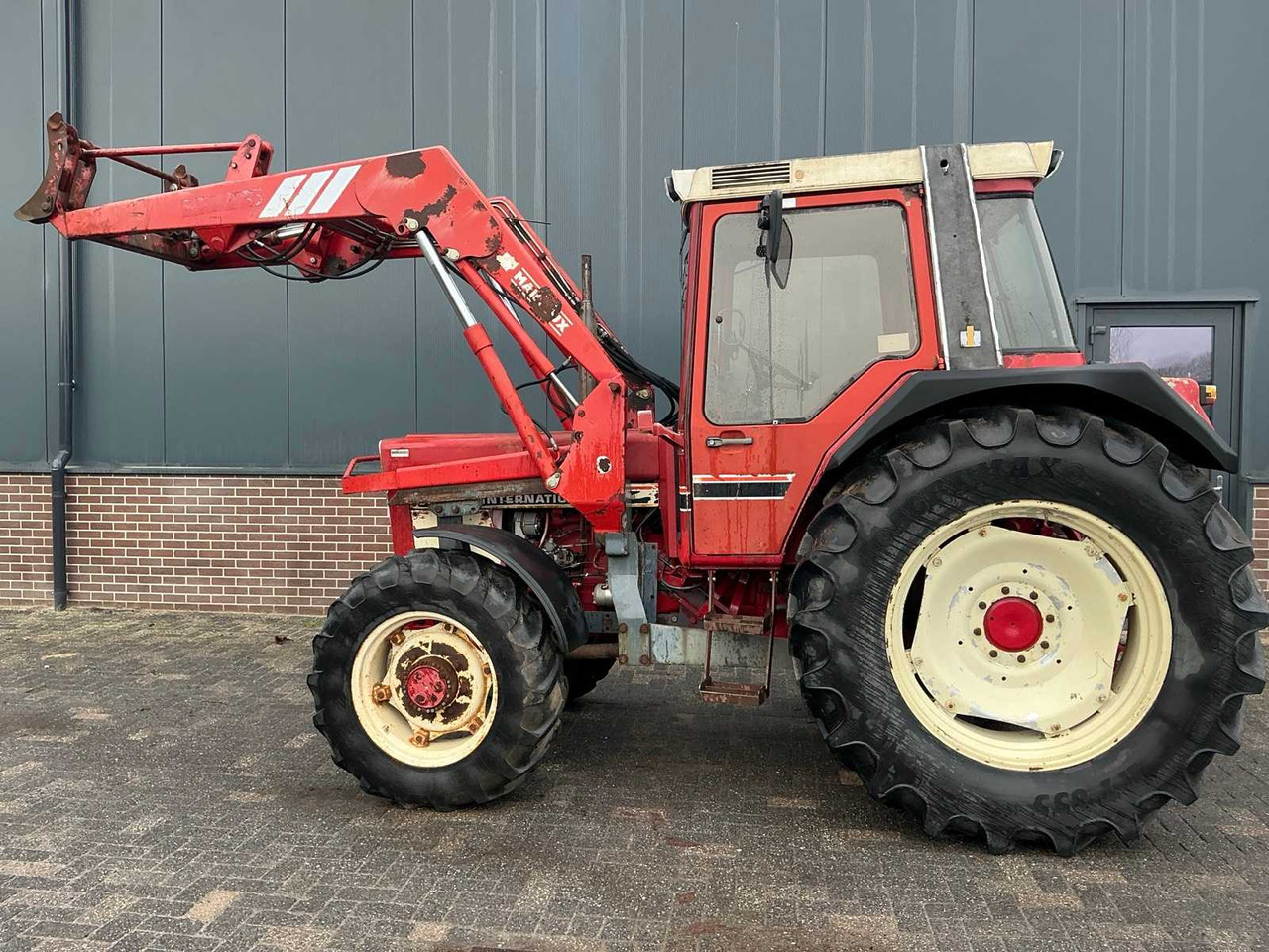 1982 INTERNATIONAL HARVESTER 845 XL ALL-WHEEL DRIVE FARM TRACTOR - Tracteur agricole: photos 3 1982 INTERNATIONAL HARVESTER 845 XL ALL-WHEEL DRIVE FARM TRACTOR - Tracteur agricole: photos 3