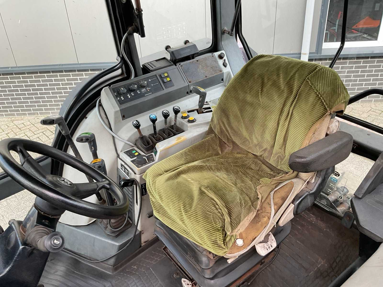 Tracteur agricole 1996 VALMET 6400 HI-TROL ALL-WHEEL DRIVE FARM TRACTOR: photos 19