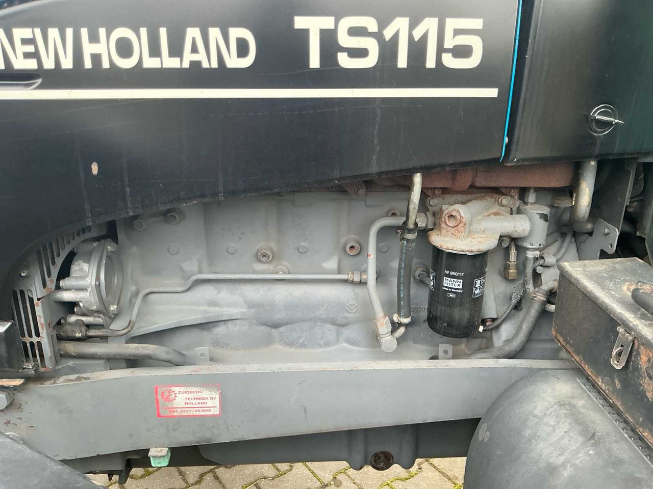 Tracteur agricole 1998 NEW HOLLAND TS115 ALL-WHEEL DRIVE FARM TRACTOR: photos 13