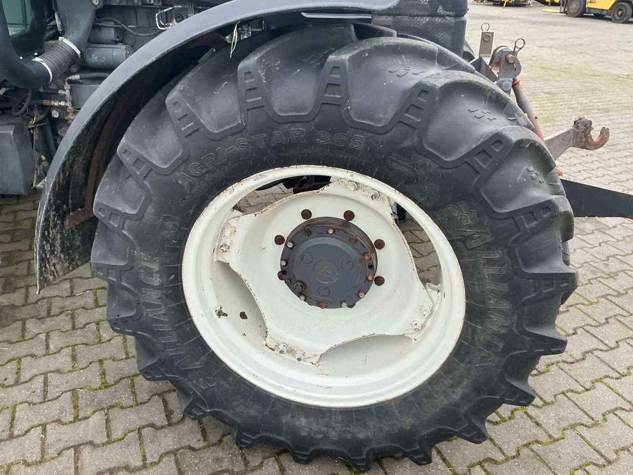 Tracteur agricole 1998 NEW HOLLAND TS115 ALL-WHEEL DRIVE FARM TRACTOR: photos 8