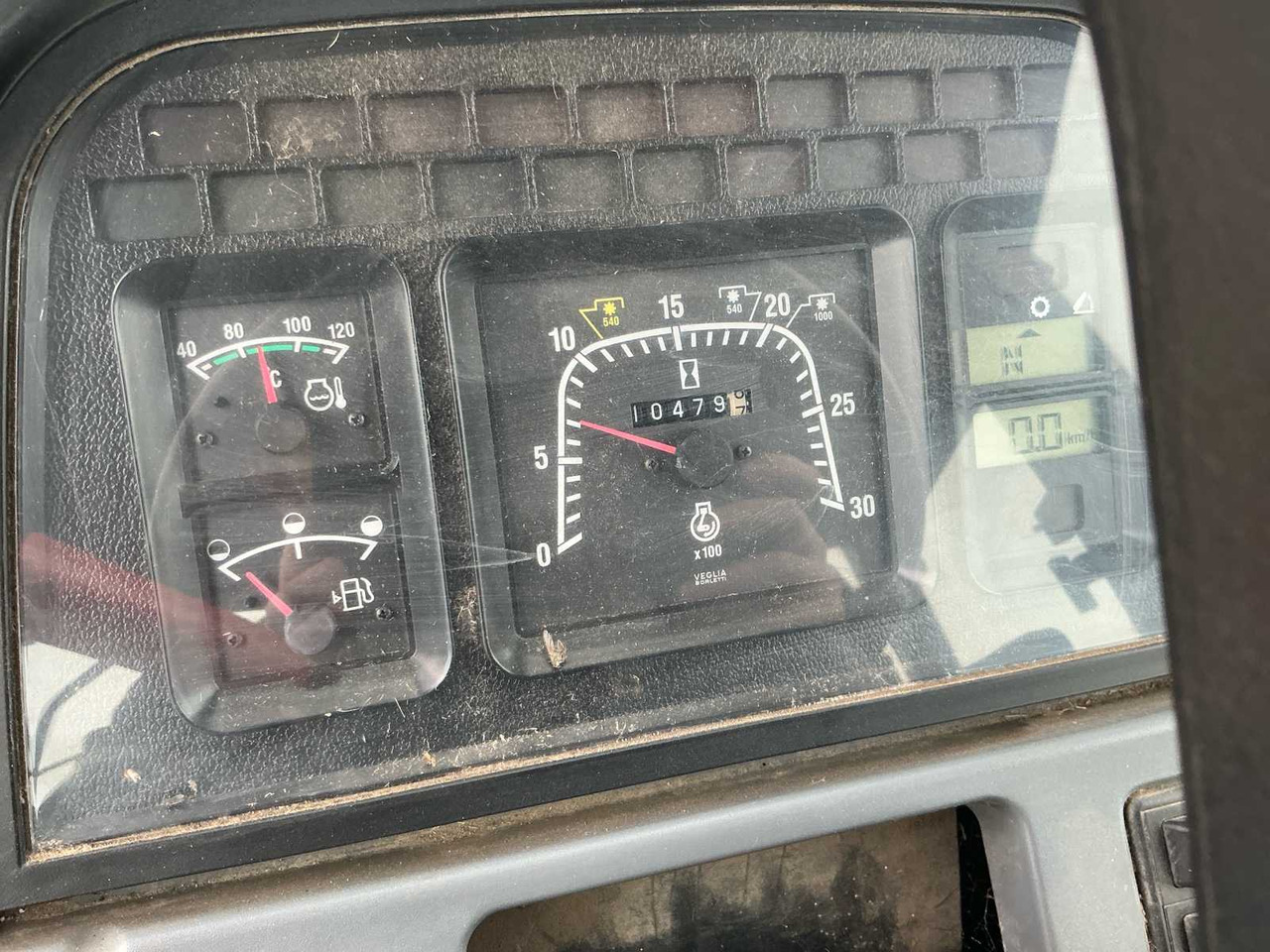 Tracteur agricole 1998 NEW HOLLAND TS115 ALL-WHEEL DRIVE FARM TRACTOR: photos 20