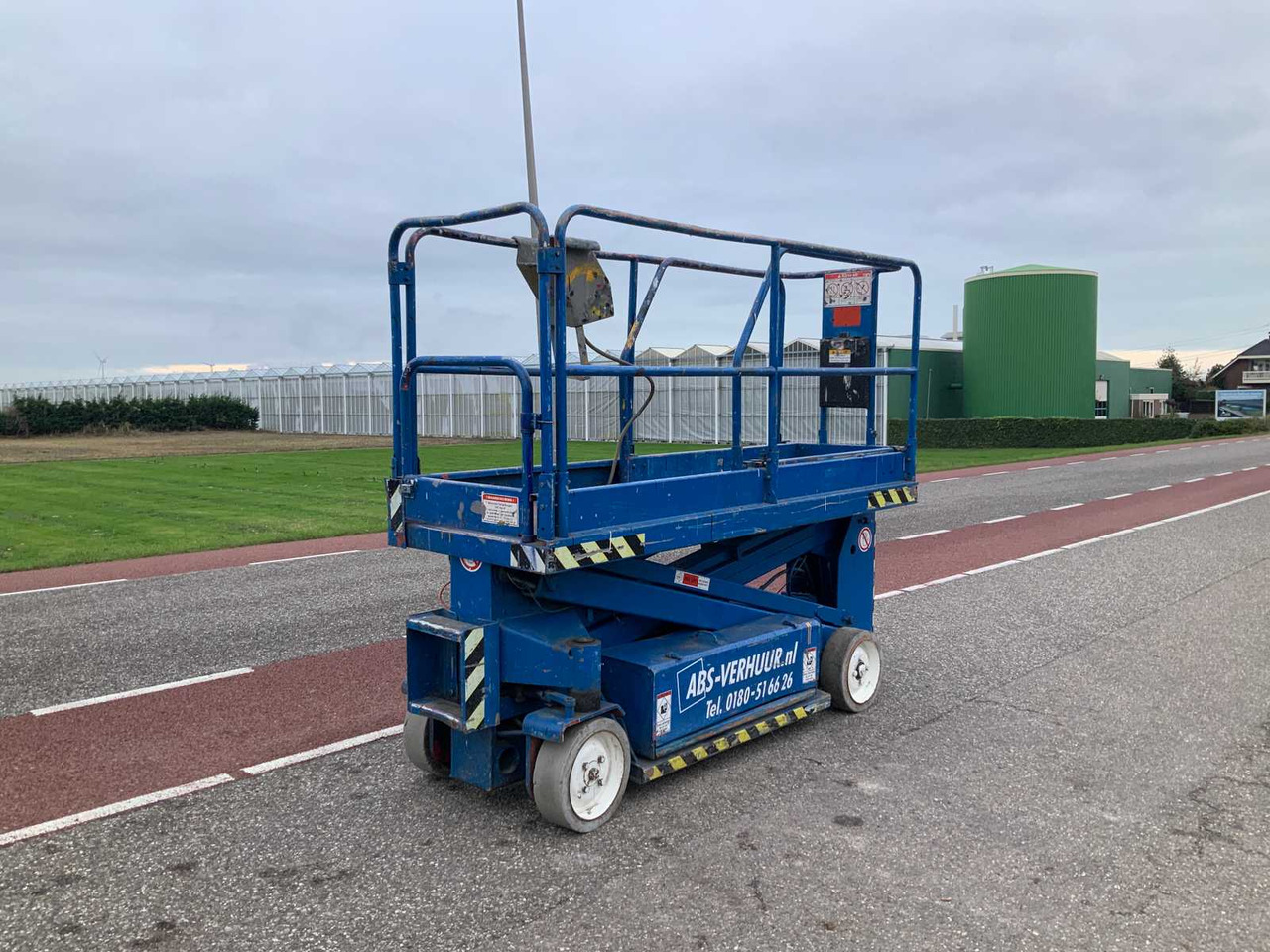 1999 UPRIGHT SL20 AERIAL PLATFORM - Nacelle: photos 3 1999 UPRIGHT SL20 AERIAL PLATFORM - Nacelle: photos 3