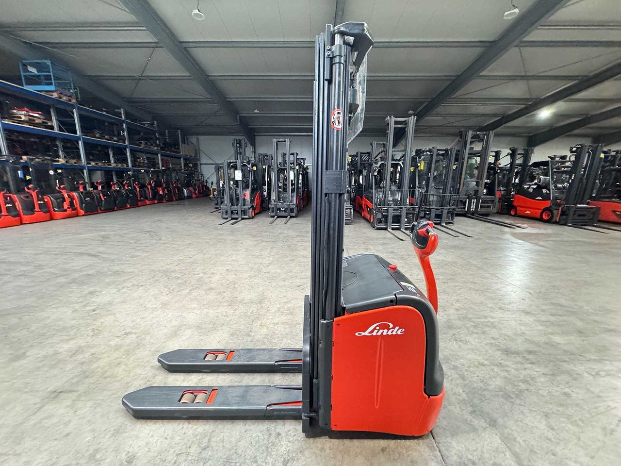 20/2017 SERVICE +UVV 09/2026 LINDE L14 1.400KG TRIPLEX 470CM PALLET TRUCK ANT 3.395 HOURS - Chariot élévateur: photos 1 20/2017 SERVICE +UVV 09/2026 LINDE L14 1.400KG TRIPLEX 470CM PALLET TRUCK ANT 3.395 HOURS - Chariot élévateur: photos 1