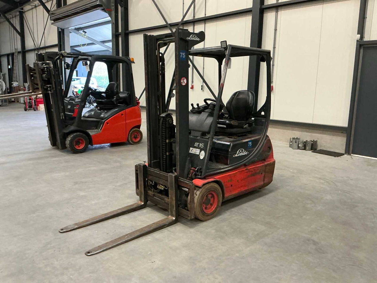 2001 LINDE E16C-02 FORKLIFT - Chariot élévateur: photos 3 2001 LINDE E16C-02 FORKLIFT - Chariot élévateur: photos 3