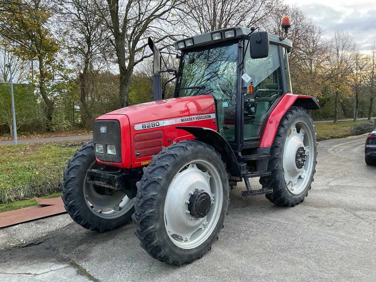 2002 MASSEY FERGUSON 6280 ALL-WHEEL DRIVE FARM TRACTOR - Tracteur agricole: photos 1 2002 MASSEY FERGUSON 6280 ALL-WHEEL DRIVE FARM TRACTOR - Tracteur agricole: photos 1