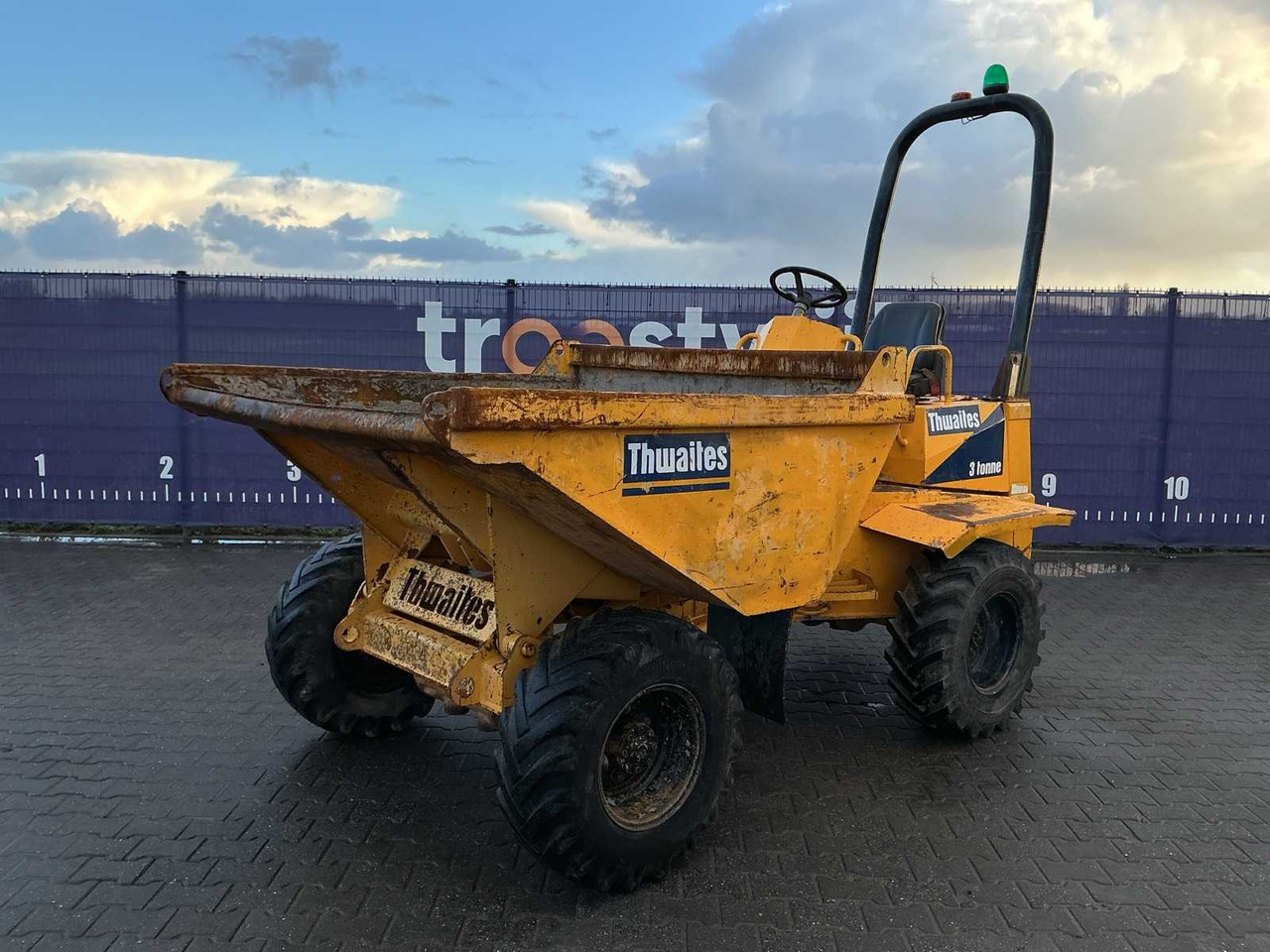 2004 THWAITES 3 TON DUMPER - Mini tombereau: photos 1 2004 THWAITES 3 TON DUMPER - Mini tombereau: photos 1