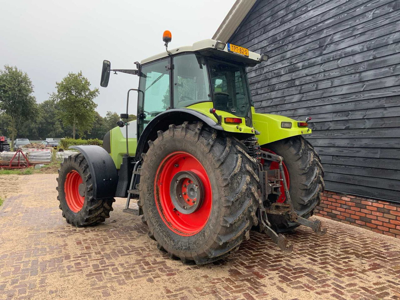 2006 CLAAS ARES 826 RZ ALL-WHEEL DRIVE FARM TRACTOR - Tracteur agricole: photos 5 2006 CLAAS ARES 826 RZ ALL-WHEEL DRIVE FARM TRACTOR - Tracteur agricole: photos 5