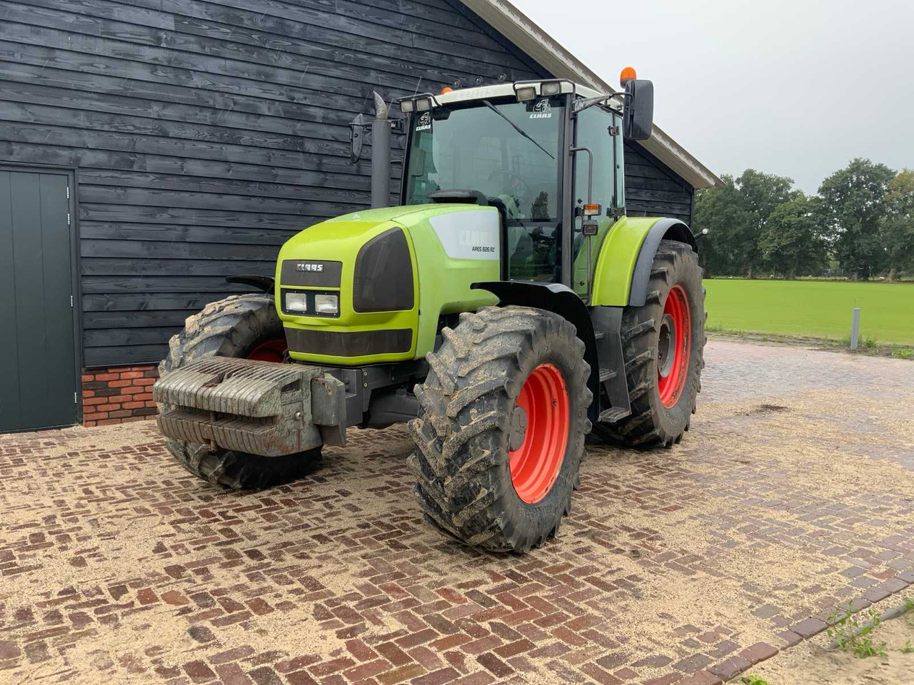 2006 CLAAS ARES 826 RZ ALL-WHEEL DRIVE FARM TRACTOR - Tracteur agricole: photos 1 2006 CLAAS ARES 826 RZ ALL-WHEEL DRIVE FARM TRACTOR - Tracteur agricole: photos 1