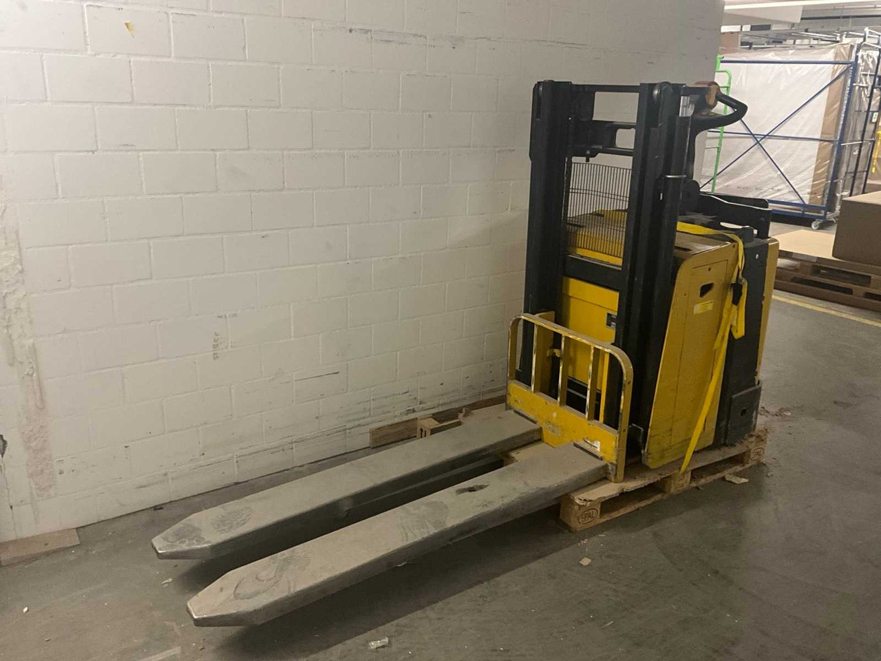 2007 YALE MP20XD-2100 PEDESTRIAN STACKER - Chariot élévateur: photos 1 2007 YALE MP20XD-2100 PEDESTRIAN STACKER - Chariot élévateur: photos 1