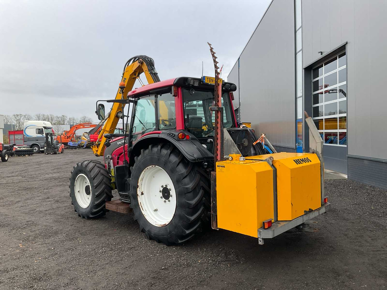 2008 VALTRA N121 HITECH FOUR WHEEL DRIVE FARM TRACTOR - Tracteur agricole: photos 3 2008 VALTRA N121 HITECH FOUR WHEEL DRIVE FARM TRACTOR - Tracteur agricole: photos 3