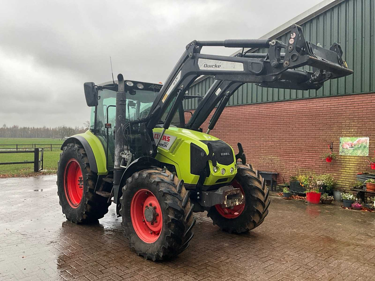2011 CLAAS ARION 420 FOUR-WHEEL DRIVE FARM TRACTOR WITH FRONT LOADER - Tracteur agricole: photos 4 2011 CLAAS ARION 420 FOUR-WHEEL DRIVE FARM TRACTOR WITH FRONT LOADER - Tracteur agricole: photos 4
