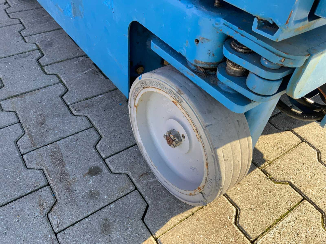 Nacelle 2011 GENIE GRC-12 AERIAL PLATFORM / PASSENGER LIFT: photos 12 Nacelle 2011 GENIE GRC-12 AERIAL PLATFORM / PASSENGER LIFT: photos 12