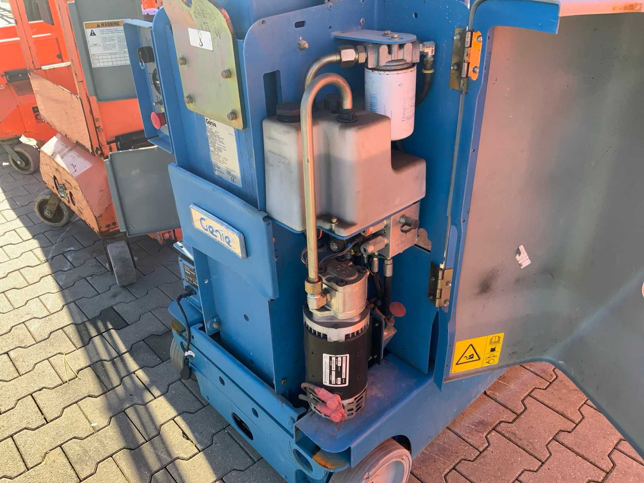 Nacelle 2011 GENIE GRC-12 AERIAL PLATFORM / PASSENGER LIFT: photos 9 Nacelle 2011 GENIE GRC-12 AERIAL PLATFORM / PASSENGER LIFT: photos 9