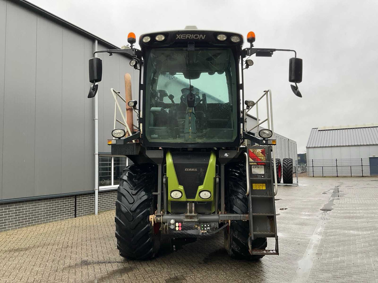 2012 CLAAS XERION 3800 SADDLE TRAC ALL-WHEEL DRIVE FARM TRACTOR - Tracteur agricole: photos 3 2012 CLAAS XERION 3800 SADDLE TRAC ALL-WHEEL DRIVE FARM TRACTOR - Tracteur agricole: photos 3