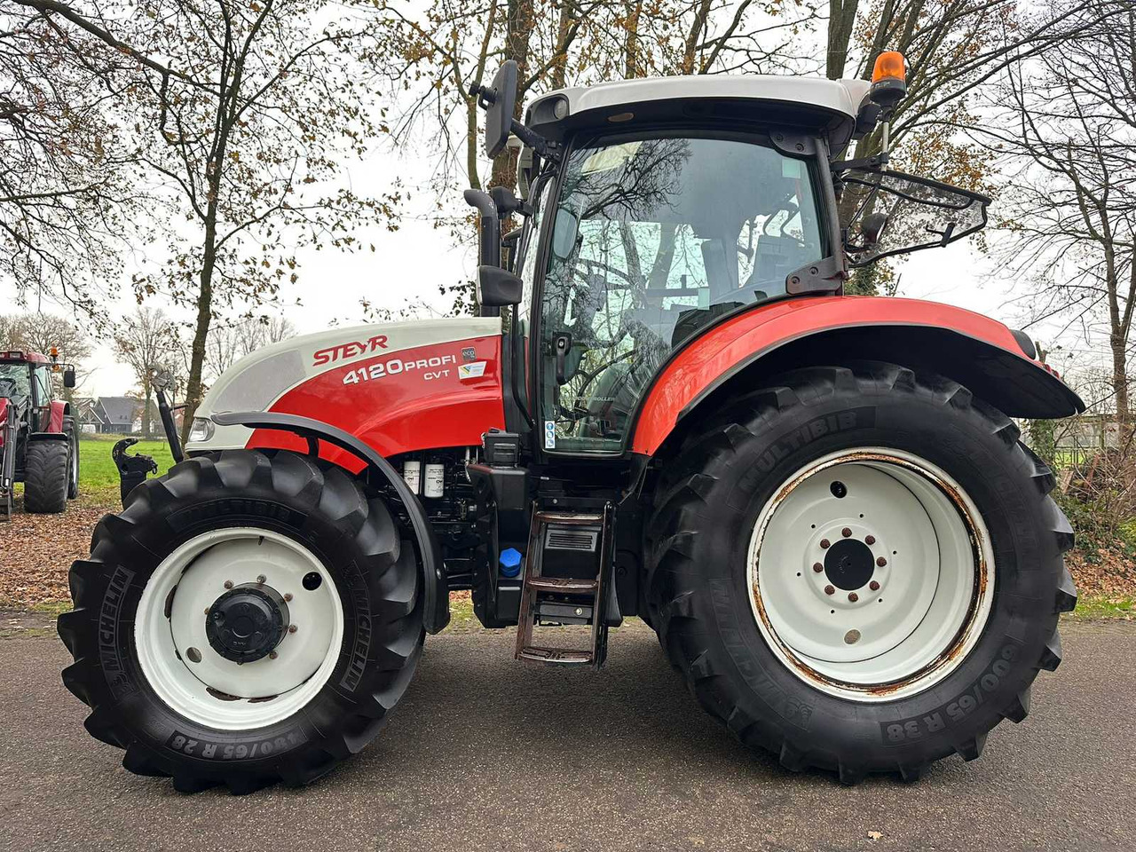 2014 STEYR 4120 PROFI CVT ALL-WHEEL DRIVE FARM TRACTOR - Tracteur agricole: photos 3 2014 STEYR 4120 PROFI CVT ALL-WHEEL DRIVE FARM TRACTOR - Tracteur agricole: photos 3