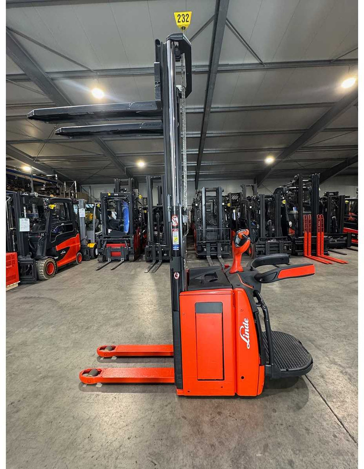 2016 SERVICE + UVV 10/2026 LINDE L14AP EVO 1.400KG SCALE PALLET TRUCK ANT 4.464 HOURS - Chariot élévateur: photos 4 2016 SERVICE + UVV 10/2026 LINDE L14AP EVO 1.400KG SCALE PALLET TRUCK ANT 4.464 HOURS - Chariot élévateur: photos 4
