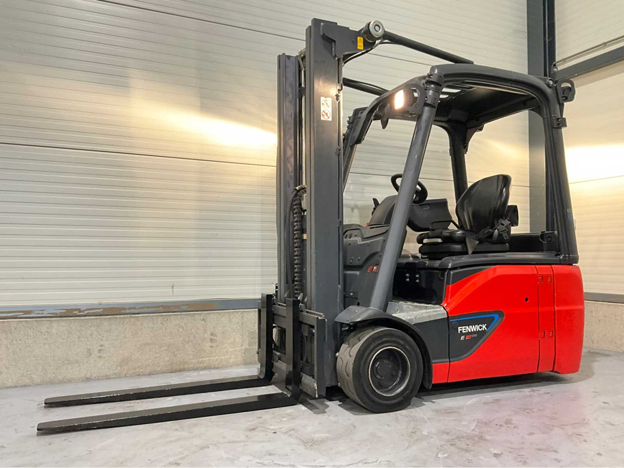 2017 LINDE E18-02 1800KG LI-ION 4171HOUR FORKLIFT - Chariot élévateur: photos 1 2017 LINDE E18-02 1800KG LI-ION 4171HOUR FORKLIFT - Chariot élévateur: photos 1