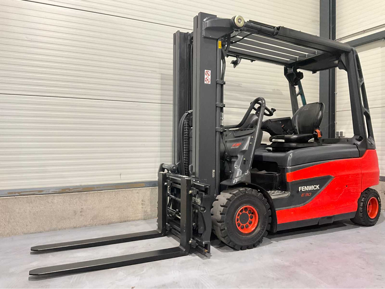 2017 LINDE E30L-01 3000KG FORK ADJUSTER FORKLIFT - Chariot élévateur: photos 1 2017 LINDE E30L-01 3000KG FORK ADJUSTER FORKLIFT - Chariot élévateur: photos 1